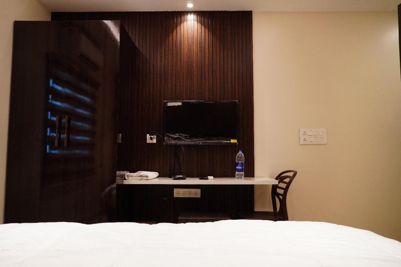 L. R Residency Hotel Kanchipuram Exterior photo